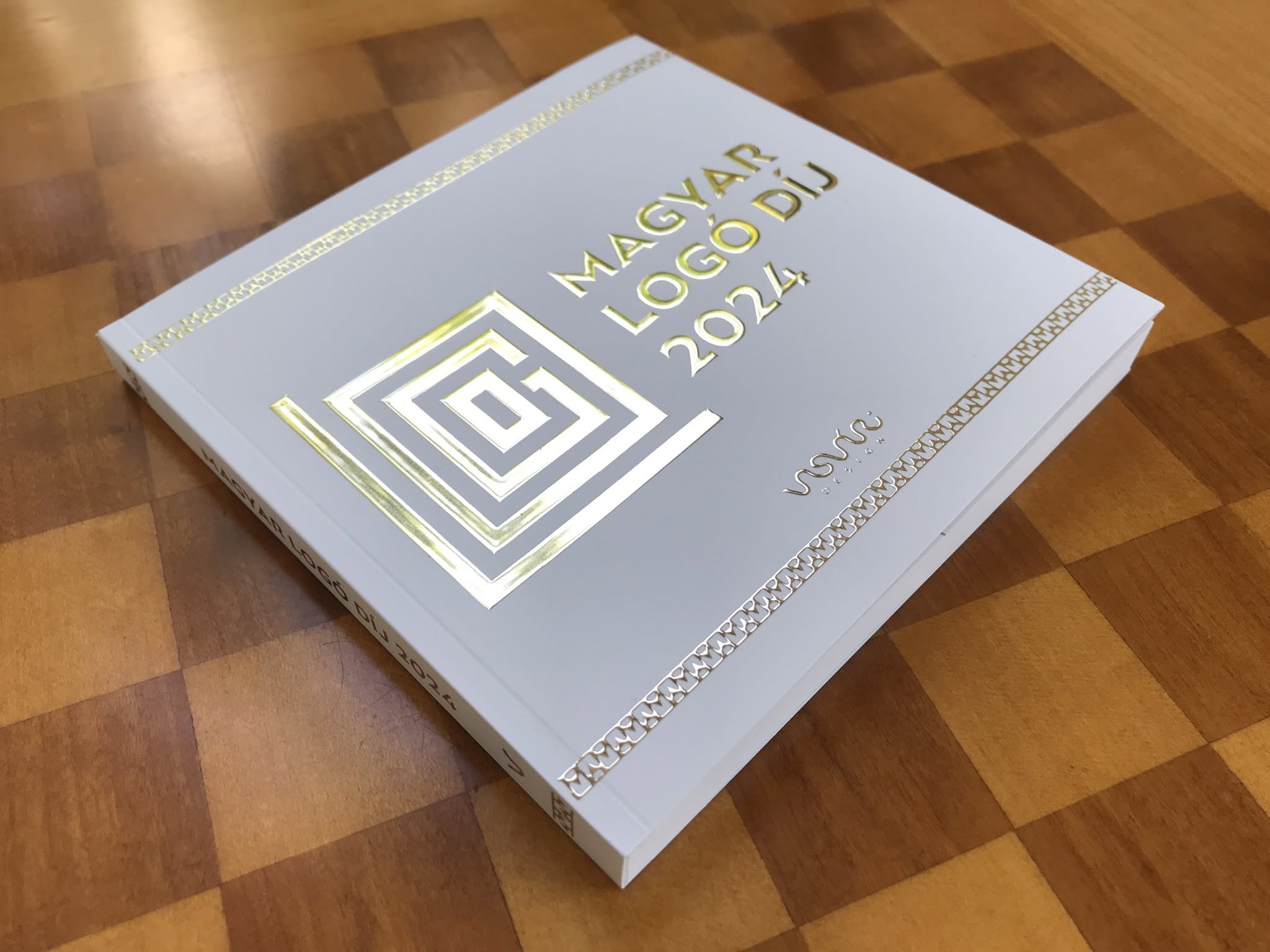 Magyar Logó Díj 2024 – Vasvári Péter szakmai kötete